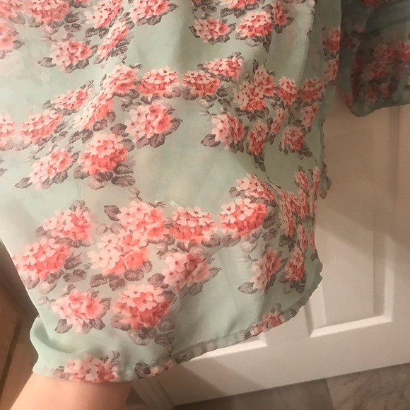 Unavailable. Mint & Pink Floral Blouse - Picture 4 of 5